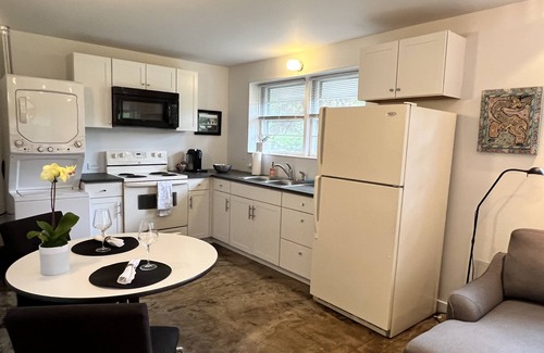 Batesville Apartment | McHill | Studio Apt Convenient to Downtown Cville
