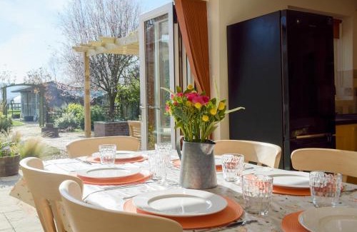 Eaton Mascott House | Meadow View