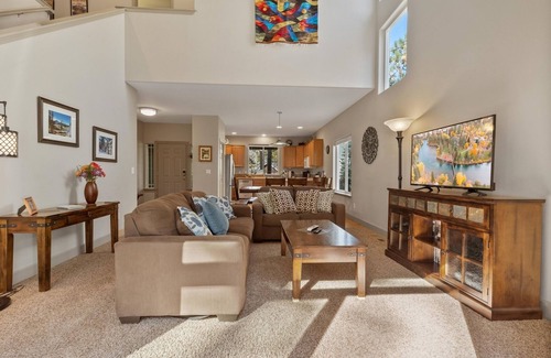 Westbrook Meadows House | Meadowbrook Dr | Century West, private hot tub, pet (dog) friendly