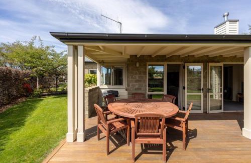 Wanaka Villa | Meadowstone Executive Villa Close to Lake Wanaka