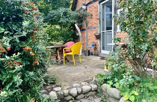 Dargun Apartment | Mecklenbü mit Teich, Kamin, Sauna und Hotpott