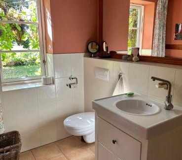 Dargun Apartment | Mecklenbü mit Teich, Kamin, Sauna und Hotpott