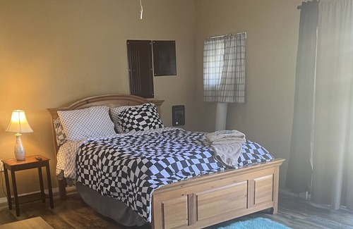 Eastside House | Medina Royalty Services we are Here to Give Excellent Experiences, Pet Friendly