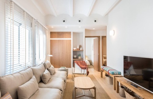 El Guinardo Apartment | Mediterranean home with 4 bedrooms and 3 bathrooms