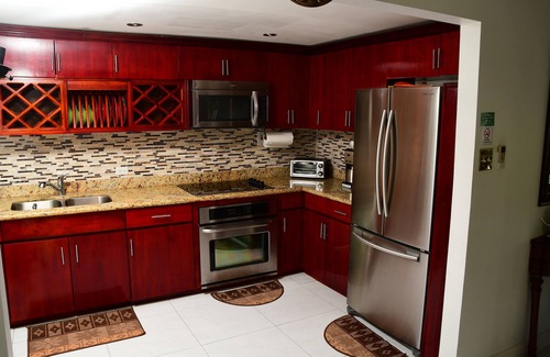 Orange Bay House | Meelie's Villa: free wifi, beach, pool, ocean & G-views, outdoor shower & bbq.