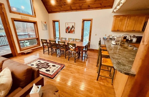 Davis Cabin | Meet Bessie, your upscale cabin at the lake.
