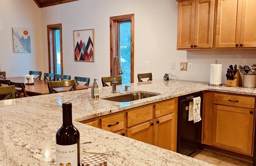 Davis Cabin | Meet Bessie, your upscale cabin at the lake.