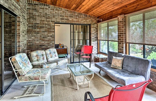 Tropic House | Melbourne Family Getaway - 7 Mi to Canova Beach!