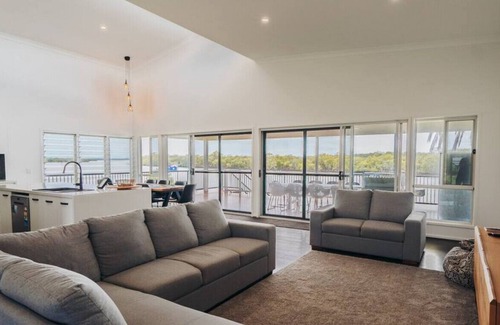 Meldale House | Meldale · Waterfront house Pumicestone passage