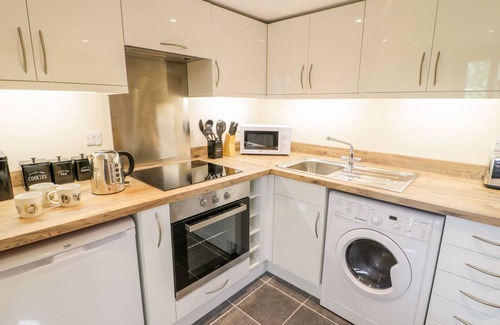 Garndolbenmaen Cottage | MELIN BACH, pet friendly, character holiday cottage in Porthmadog
