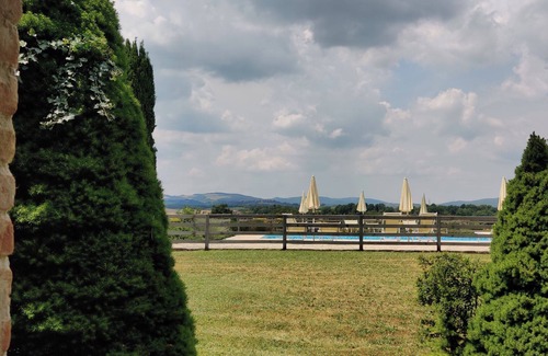 Colle di Val d'Elsa Apartment | MELO apt with 2 bedrooms in Tuscan countryside between Siena and Florence