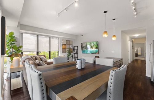 Evanston Condo | "Melody of Evanston" 3BD, 2BA UrbanLux Condo