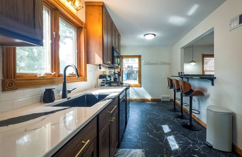 University Heights House | Melrose Place - Kinnick's Best Game Day Experience