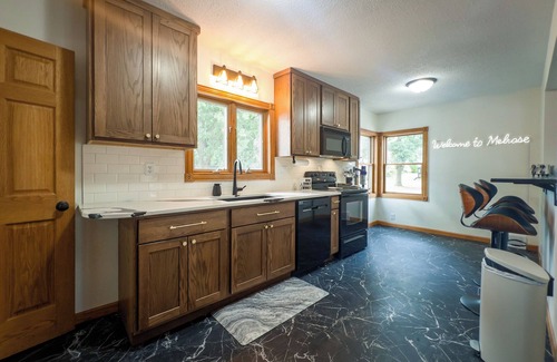 University Heights House | Melrose Place - Kinnick's Best Game Day Experience