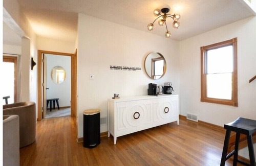 University Heights House | Melrose Place - Kinnick's Best Game Day Experience