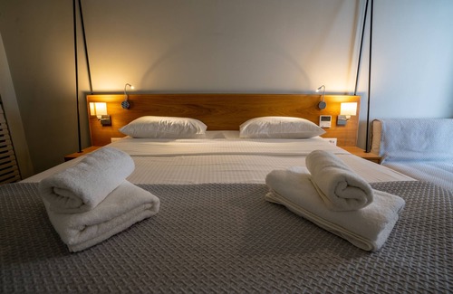 Perissa Hotel | Meltemi Excelsior Suites and Spa