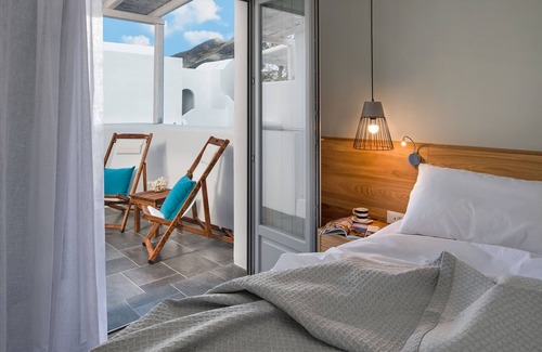 Perissa Hotel | Meltemi Excelsior Suites and Spa