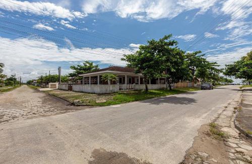 Pontal do Parana House | Memora Guesthouse Pontal do Paraná - Casa inteira ou Quartos a duas quadras da praia e próxima a Ilha do Mel