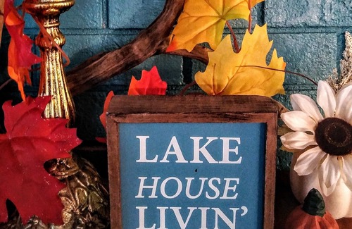 New London House | Memorial and Labor Day still available!