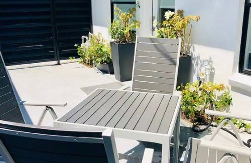 Memorial Apartment | Memorial City/City Centre King Bed Guest Apartment