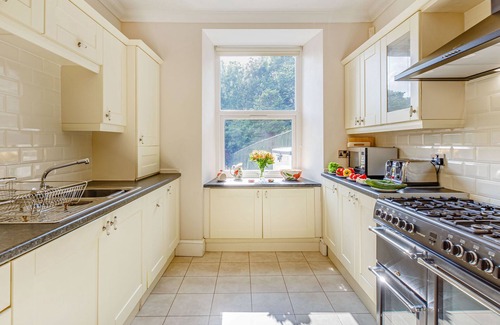 Brynrefail Cottage | Menai View