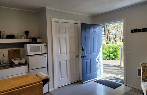 Mendocino Apartment | Mendocino Garden Studio #5, Full kitchenn