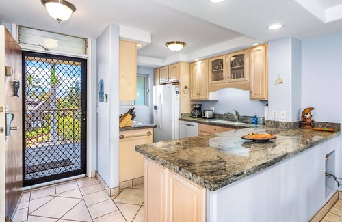 Kihei Condo | Menehune Shores #401 4th floor Ocean View, A/C throughout, Great Rates