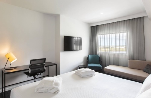 Birtinya Hotel | Mercure Sunshine Coast Kawana Waters