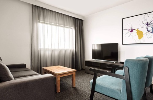 Birtinya Hotel | Mercure Sunshine Coast Kawana Waters