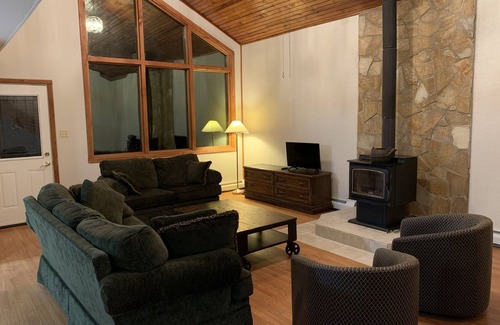 Parkland Beach Cabin | Meridian Vacation Rental and camping @ Gull Lake
