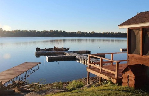 Prince Edward Ski Chalet | Merland Park Cottages - Muskey Mansion