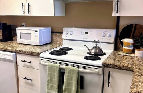 Regional District of Nanaimo Apartment | Mermaid Cove - Oceanfront Suite - 2BDRM - Kitchen