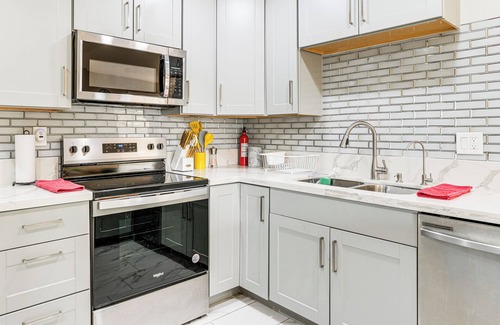 Dobson Ranch Cottage | Mesa Oasis w/Diving Pool By Spring Training, Dtwn