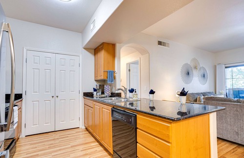 Parkwood Ranch Condo | Mesa Para Ti! Heated Pools, Garage And More!