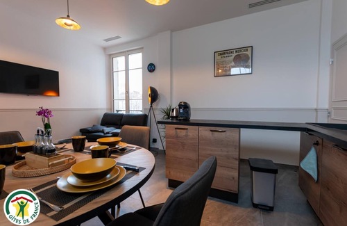 Epernay Apartment | Metamorphose Champenois "pinot Noir"