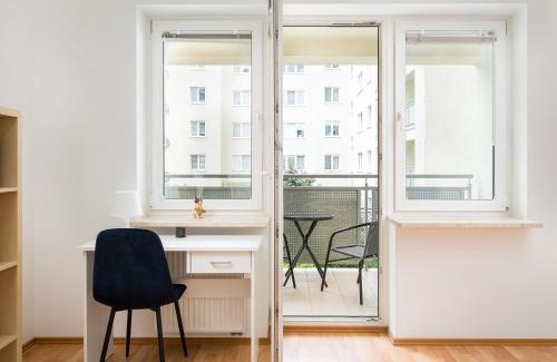 Ursynow Apartment | Metro Stokłosy Homely Apartment by BookingHost