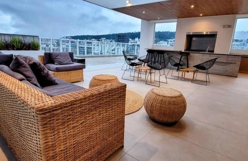 La Carolina Apartment | Metropolitan Retreat:, Spacious 3-Bedroom apartment, in the heart of Quito!