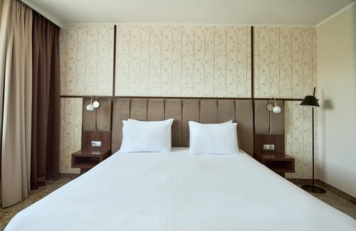 Borek Fałecki Zachod Hotel | Metropolo by Golden Tulip