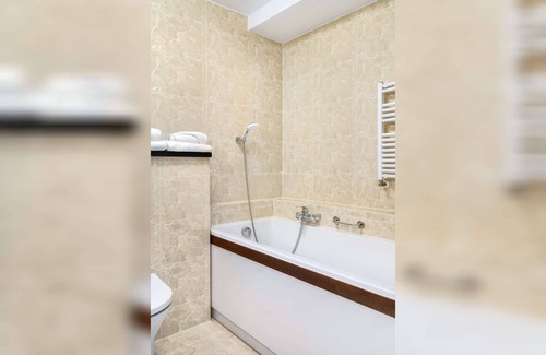 Borek Fałecki Zachod Hotel | Metropolo by Golden Tulip