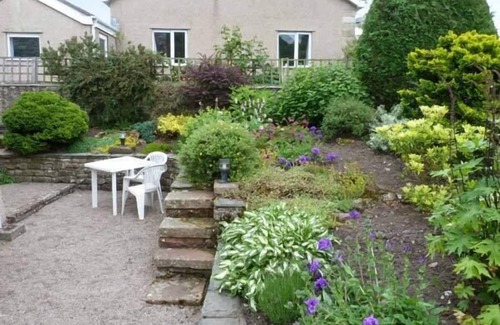 Pooley Bridge Cottage | MEWS COTTAGE, with a garden in Pooley Bridge