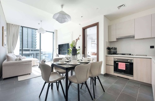 Nad Al Sheba Apartment | Meydan One sleeps 6 in an Amazing Apartment!