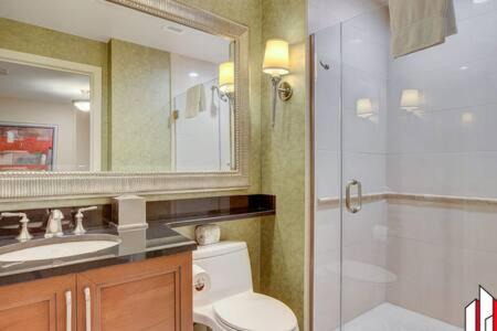 Las Vegas House | MGM Signature-07-802 1Br 2Ba Balcony Suite