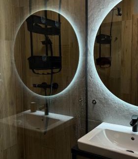 Szklarska Poreba Apartment | Miło Mi w górach - budynek główny hotelu z basenami i saunami - parking GRATIS