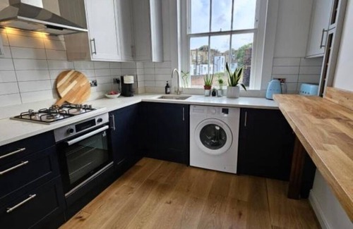 Newington House | Mia residence, Waterloo 4bed Room Apan