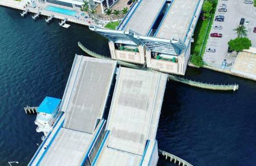 Hallandale Beach Apartment | Miami Beach studio 2B/1B