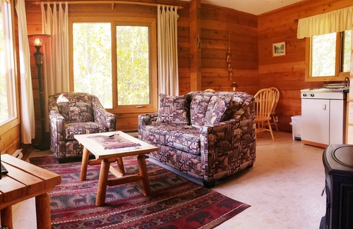 Tete Jaune Cache Hotel | Mica Mountain Lodge &Pine at Mt Robson Provincial Park near Jasper National Park