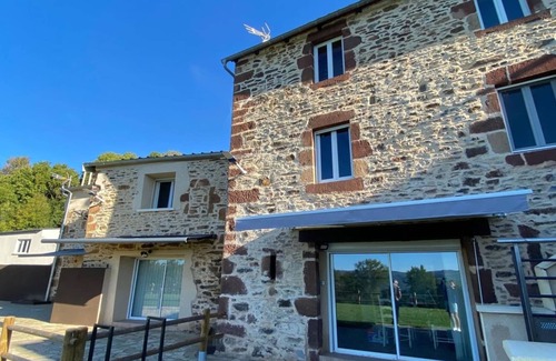 Saint-Laurent-d'Olt Cottage | Michel's studio