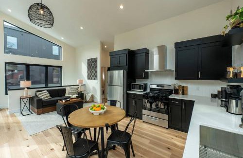 Saugatuck House | Michigan Mod Walk To Downtown