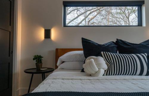 Saugatuck House | Michigan Mod Walk To Downtown