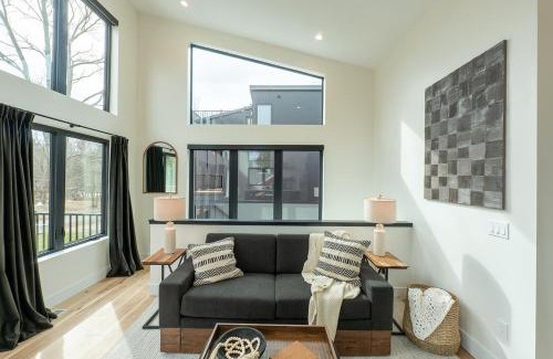 Saugatuck House | Michigan Mod Walk To Downtown